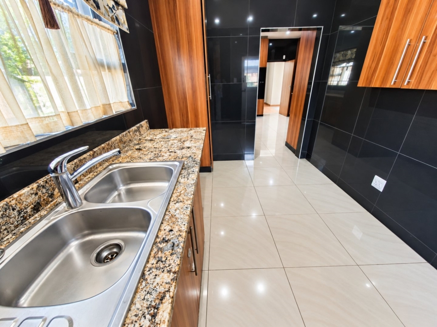 5 Bedroom Property for Sale in Waverley Free State